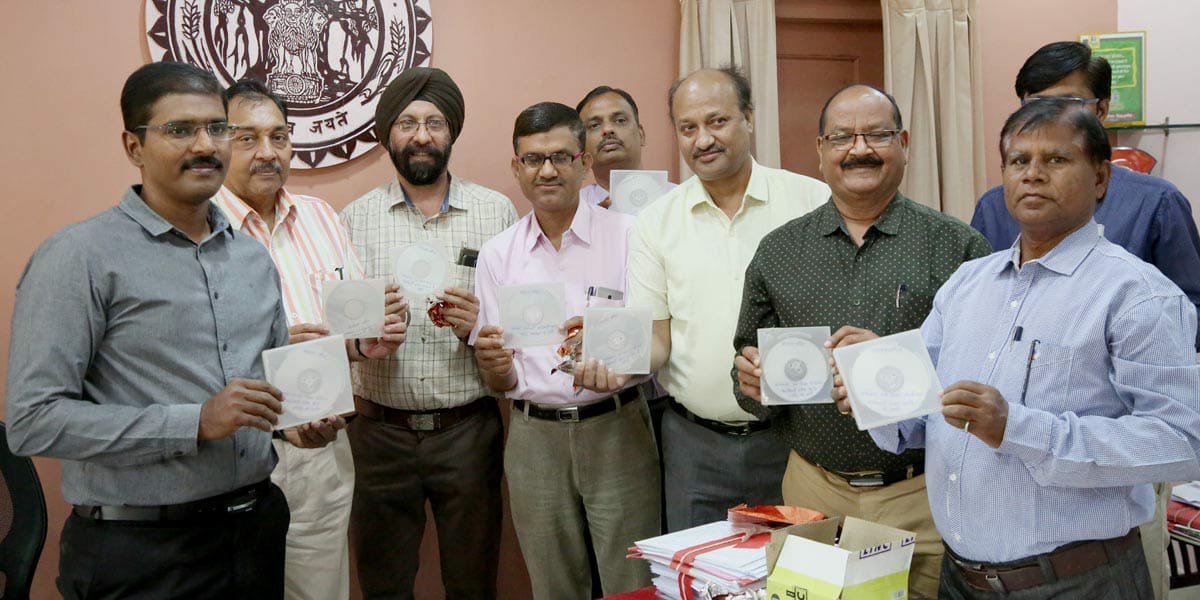 चुनाव संबंधी जानकारी लोगों तक पहुंचाने के लिए कलेक्टर ने देसम मोबाईल एप किया लांच 2 चुनाव संबंधी जानकारी लोगों तक पहुंचाने के लिए कलेक्टर ने देसम मोबाईल एप किया लांच | New India Times