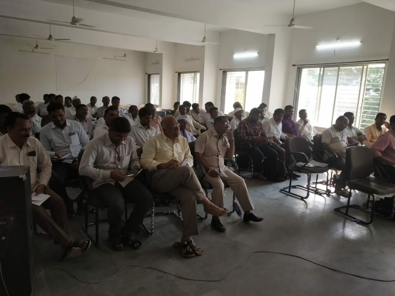 CEO कि चौपाल में सभी ठेकेदार लाइन हाजिर: कार्रवाइयों के निर्देश | New India Times