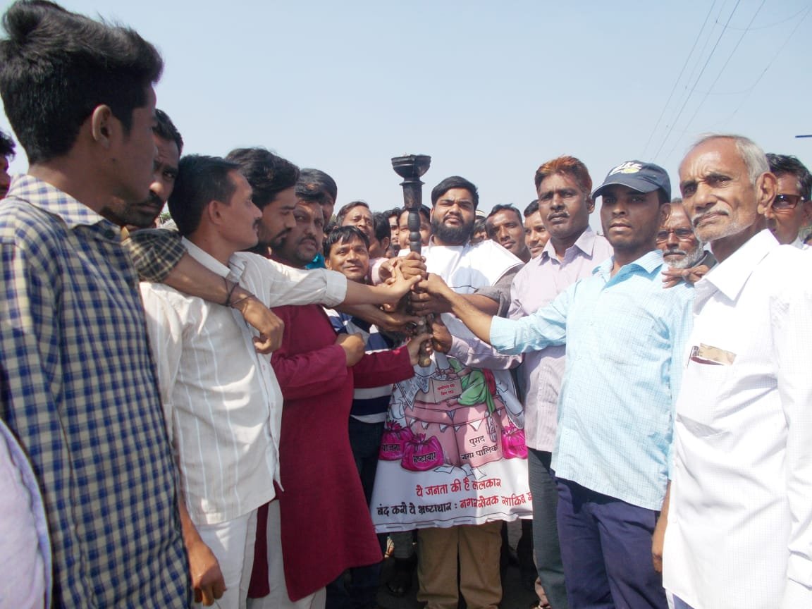 पार्षद ने पुसद में किया मशाल आंदोलन | New India Times