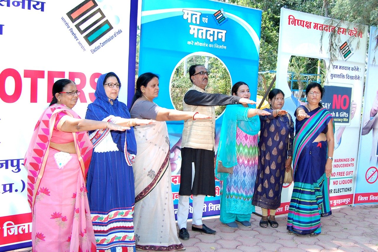 स्वच्छता के सन्देश के साथ जनजागृति संस्था ने की निर्भीक होकर मतदान की अपील | New India Times