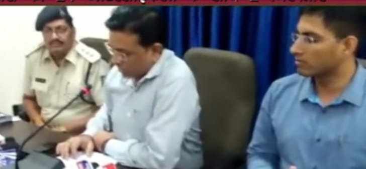 पुलिस की सतर्कता से दो बाइक चोर आये पुलिस की गिरफ्त में, चोरी 21 मोटरसाइकिलें बरामद | New India Times