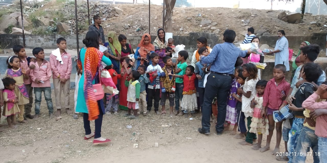 गरीबों के साथ न्यू इंडिया फाउंडेशन एनजीओ ने मनाई दिवाली | New India Times