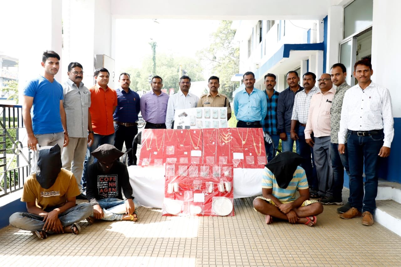 डकैती व चोरी की वारदातों को अंजाम देने वाले तीन आरोपी गिरफ्तार | New India Times