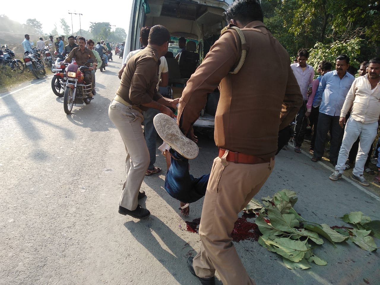 मोबाइल हेड फोन के कारण गई 25 वर्षीय युवक की जान | New India Times