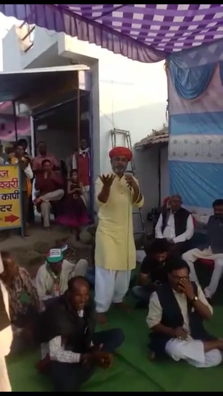 कांग्रेस के पंडाल में घुसे शक्ति सिंह, कांग्रेसियों की जम कर ली क्लास, शौचालय निर्माण में संलिप्त कांग्रेसियों पर आदिवासियों को छलने का लगाया आरोप | New India Times