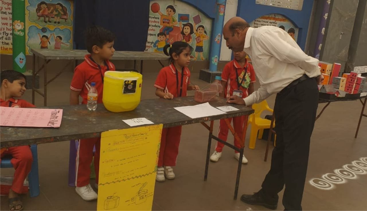 विज्ञान प्रदर्शनी में हस्ती के विद्यार्थियों ने प्रदर्शित कीं अपनी प्रतिभाएं | New India Times