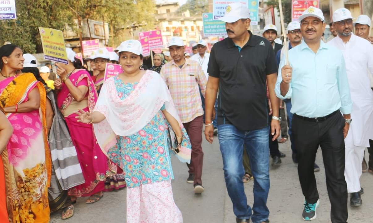 मतदाता जागरूकता के लिये बनाई गई एक किलोमीटर लंबी मानव श्रृंखला एवं हुआ हस्ताक्षर अभियान का आयोजन | New India Times