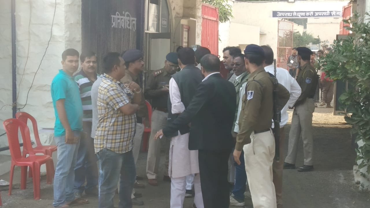 भोपाल में ईवीएम स्ट्रांग रूम के सीसीटीवी 2.30 घंटे रहे बंद, आप ने जताया बड़ी साजिश का अंदेशा, प्रदेश अध्यक्ष आलोक अग्रवाल ने की कलेक्टर को हटाने की मांग | New India Times