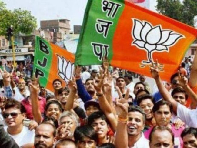 चर्चा चौराहे की: चेहरे नहीं बदले तो चित्त हो जाएगी पार्टी, प्रदेश में भाजपा के टिकटों के बंटवारे में हो सकता है बड़ा उलटफेर | New India Times