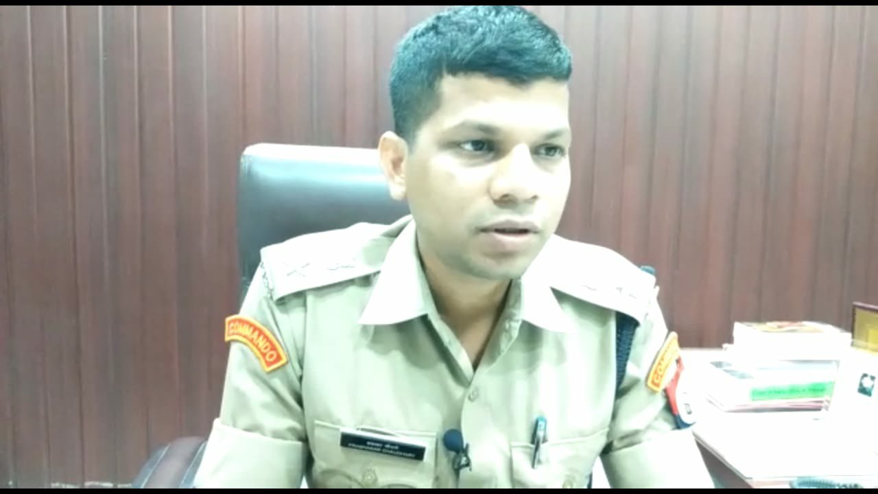 सीतापुर में वकीलों ने किया 3 दिन की हड़ताल का ऐलान, सीतापुर जिला जज के केबिन में घुसकर एसपी के सामने वकीलों द्वारा दारोगा को पीटने के मामले में दो वकील गिरफ्तार, 6 वकील नामजद | New India Times