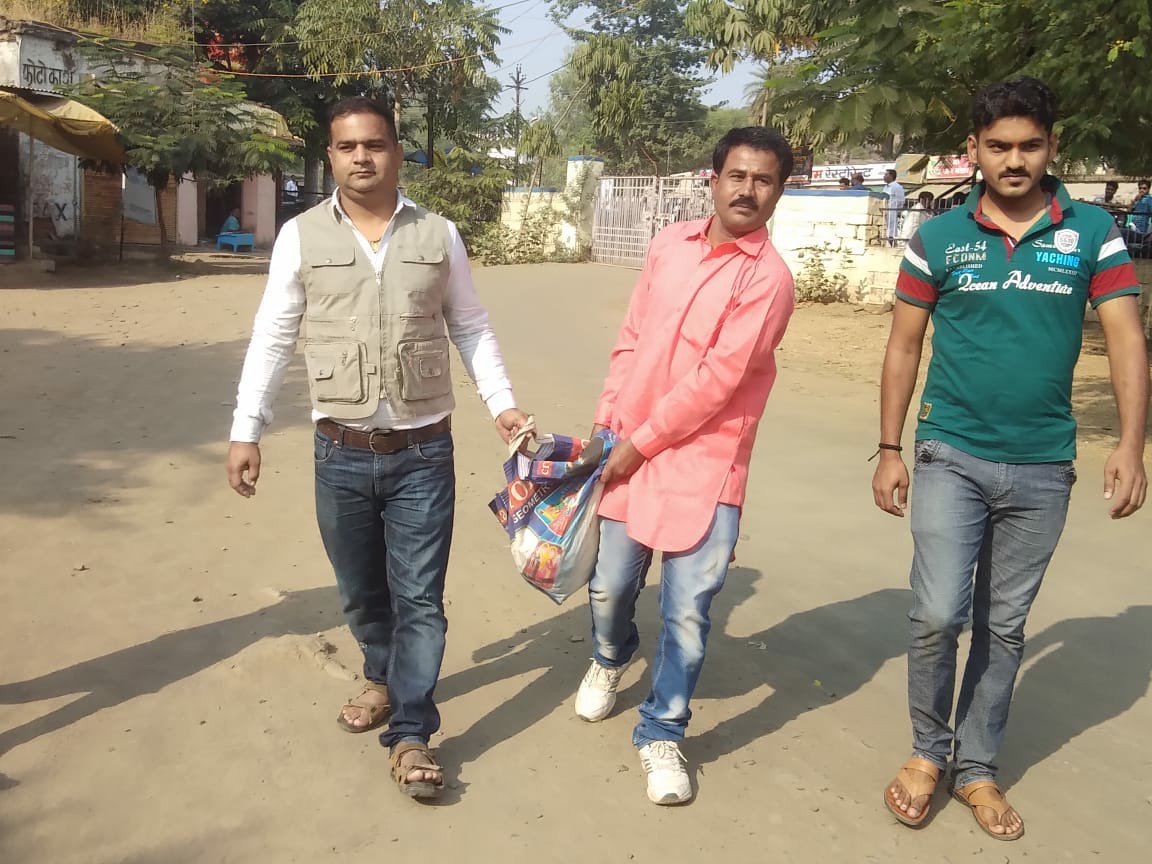 जरा हट कर: बोरी में 10 हज़ार रुपये के सिक्के लेकर पहुंचा प्रत्याशी नामांकन फार्म ख़रीदने, सिक्के देख अधिकारियों के माथे पर आई शिकन 2 जरा हट कर: बोरी में 10 हज़ार रुपये के सिक्के लेकर पहुंचा प्रत्याशी नामांकन फार्म ख़रीदने, सिक्के देख अधिकारियों के माथे पर आई शिकन | New India Times