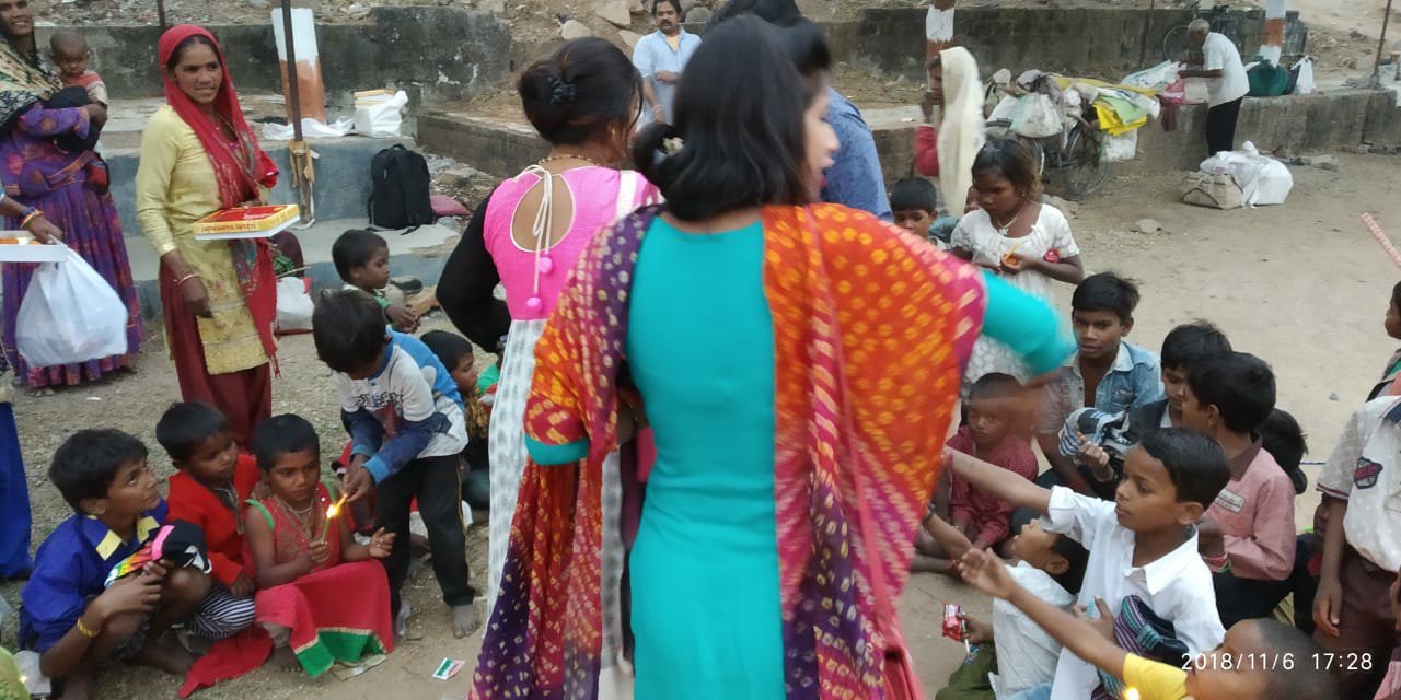 गरीबों के साथ न्यू इंडिया फाउंडेशन एनजीओ ने मनाई दिवाली 5 गरीबों के साथ न्यू इंडिया फाउंडेशन एनजीओ ने मनाई दिवाली | New India Times