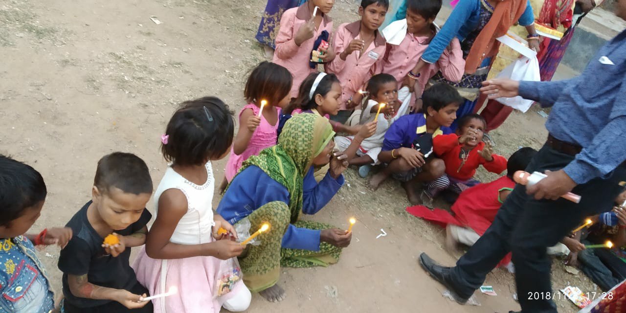गरीबों के साथ न्यू इंडिया फाउंडेशन एनजीओ ने मनाई दिवाली 3 गरीबों के साथ न्यू इंडिया फाउंडेशन एनजीओ ने मनाई दिवाली | New India Times