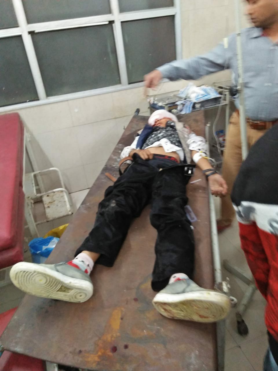 शादी में शिरकत कर घर वापस जा रहे बाइक सवारों को ट्रक ने मारी टक्कर, तीन युवक गंभीर रूप से घायल, इलाज के दौरान एक युवक की मौत 2 शादी में शिरकत कर घर वापस जा रहे बाइक सवारों को ट्रक ने मारी टक्कर, तीन युवक गंभीर रूप से घायल, इलाज के दौरान एक युवक की मौत | New India Times