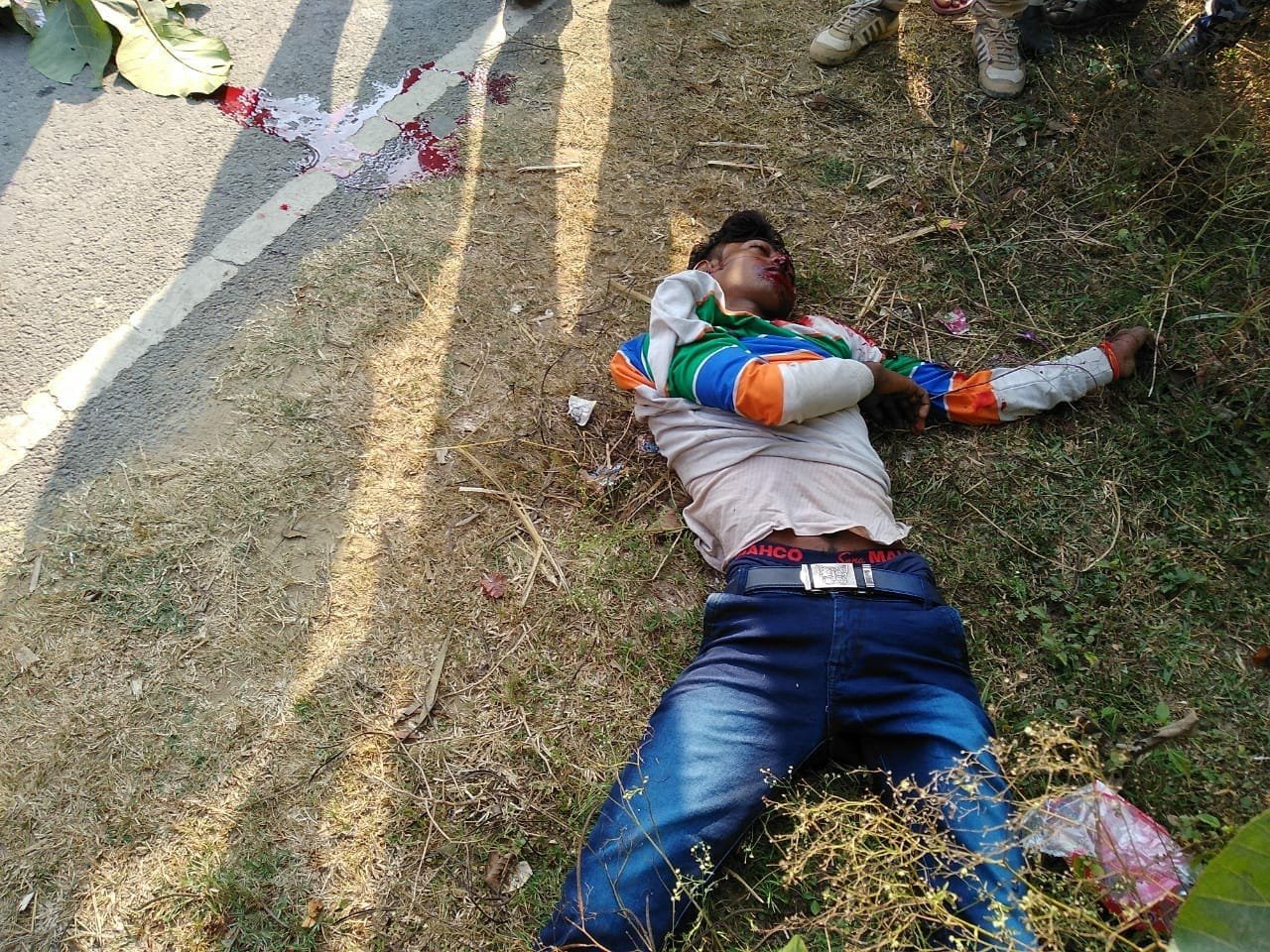 मोबाइल हेड फोन के कारण गई 25 वर्षीय युवक की जान | New India Times