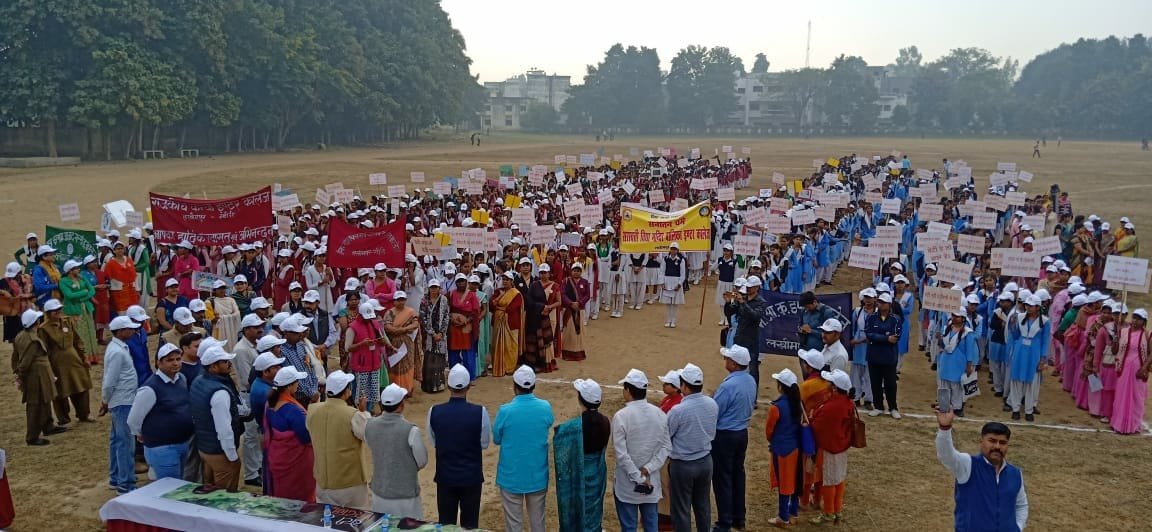 भारत सरकार की महत्वाकांक्षी योजना बेटी बचाओ-बेटी पढ़ाओं के अर्न्तगत निकाली गयी जागरूकता रैली, जन प्रतिनिधियों और अधिकारियों ने दिखाई जागरूकता रैली को हरी झण्डी, बालिकाओं का बैण्ड रहा आकर्षण का केन्द्र | New India Times
