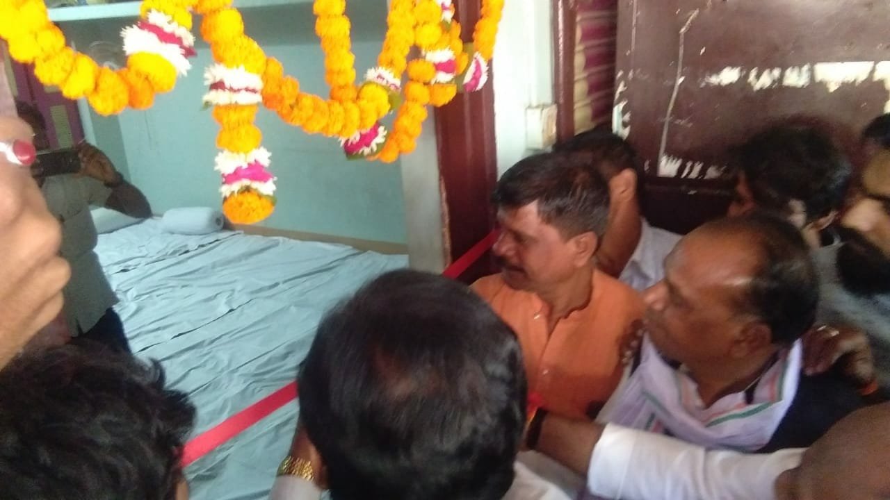 मेघनगर में कांग्रेस के चुनावी कार्यालय का आतिशबाजी कर हुआ शुभारंभ, भाजपा छोड़ पूर्व मंडी अध्यक्ष हुए कांग्रेस में शामिल | New India Times