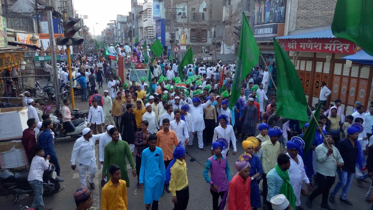 ईद मिलादुन्नबी के लिए सजा शहर, जुलूस-ए-मुहम्मदी में लहराया तिरंगा | New India Times