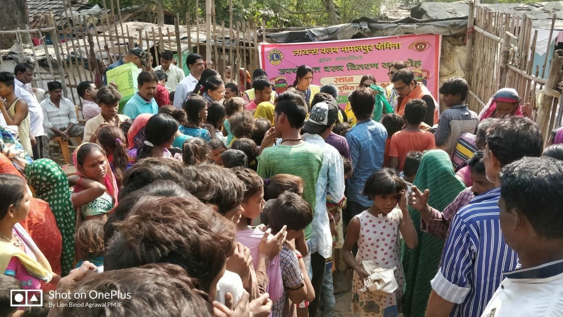 लायंस क्लब आॅफ भागलपुर फेमिना ने गरीबों में बांटे कपड़े | New India Times