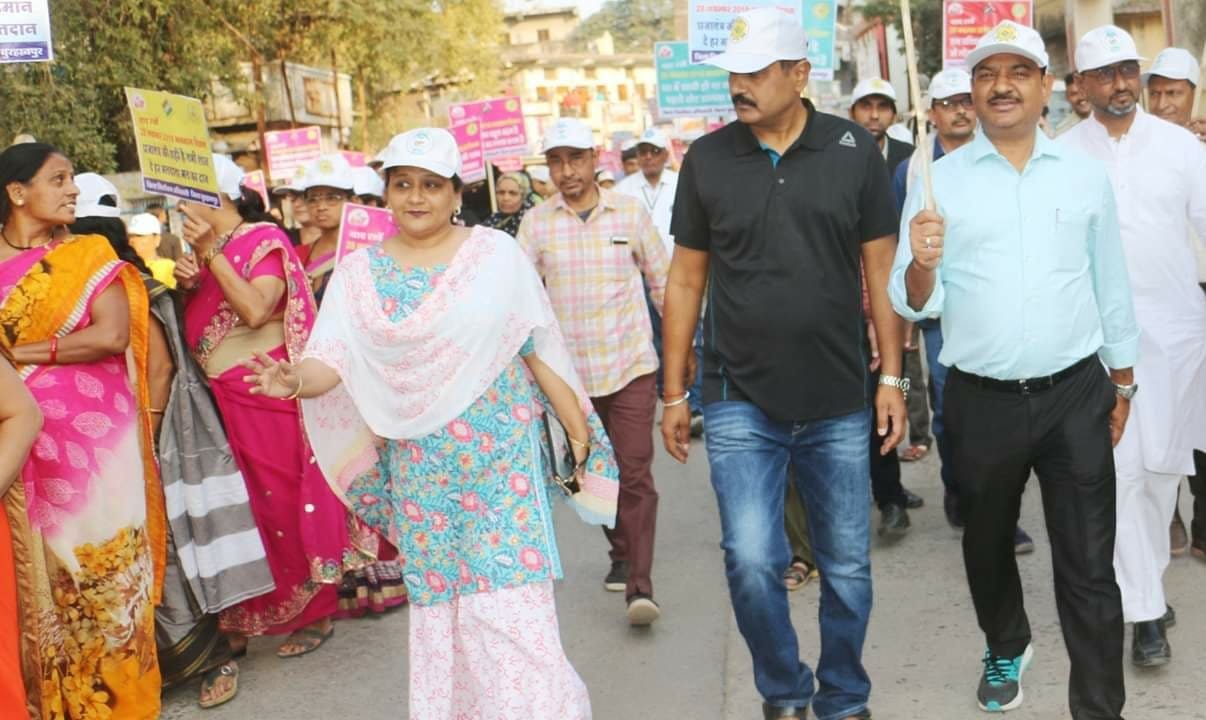 मतदाता जागरूकता के लिये बनाई गई एक किलोमीटर लंबी मानव श्रृंखला एवं हुआ हस्ताक्षर अभियान का आयोजन | New India Times