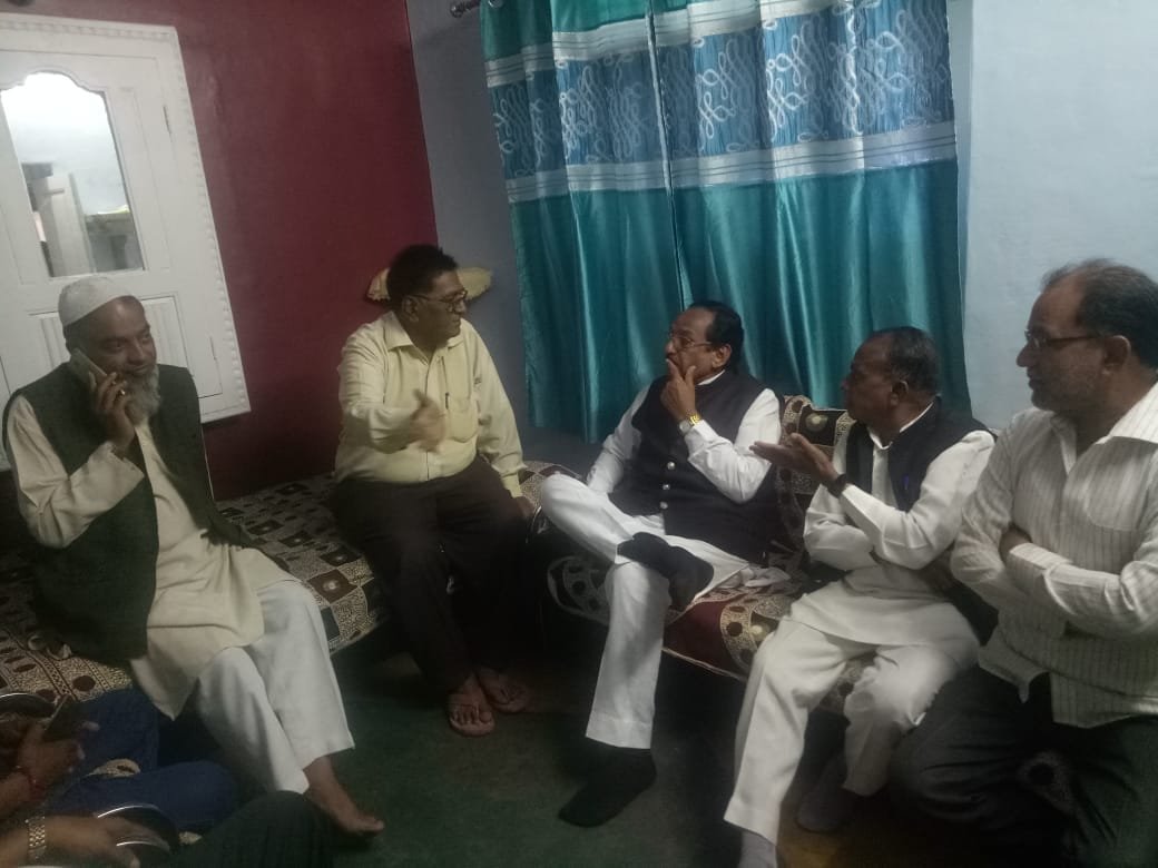 पूर्व सरपंच सुलेमान शेख के घर शोक व्यक्त करने पहुंचे सांसद कांतिलाल भूरिया | New India Times