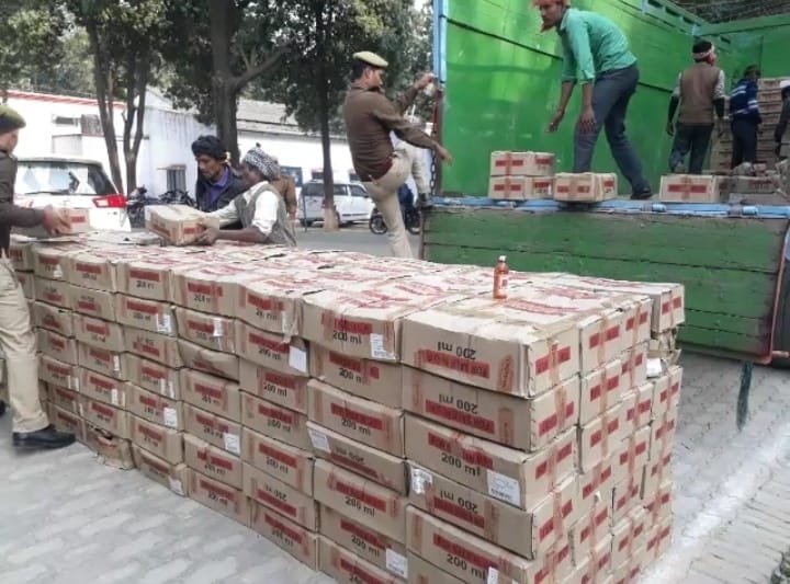 पुलिस कार्रवाई में बडी़ मात्रा में अवैध शराब व ट्रक के साथ दो आरोपी गिरफ्तार | New India Times