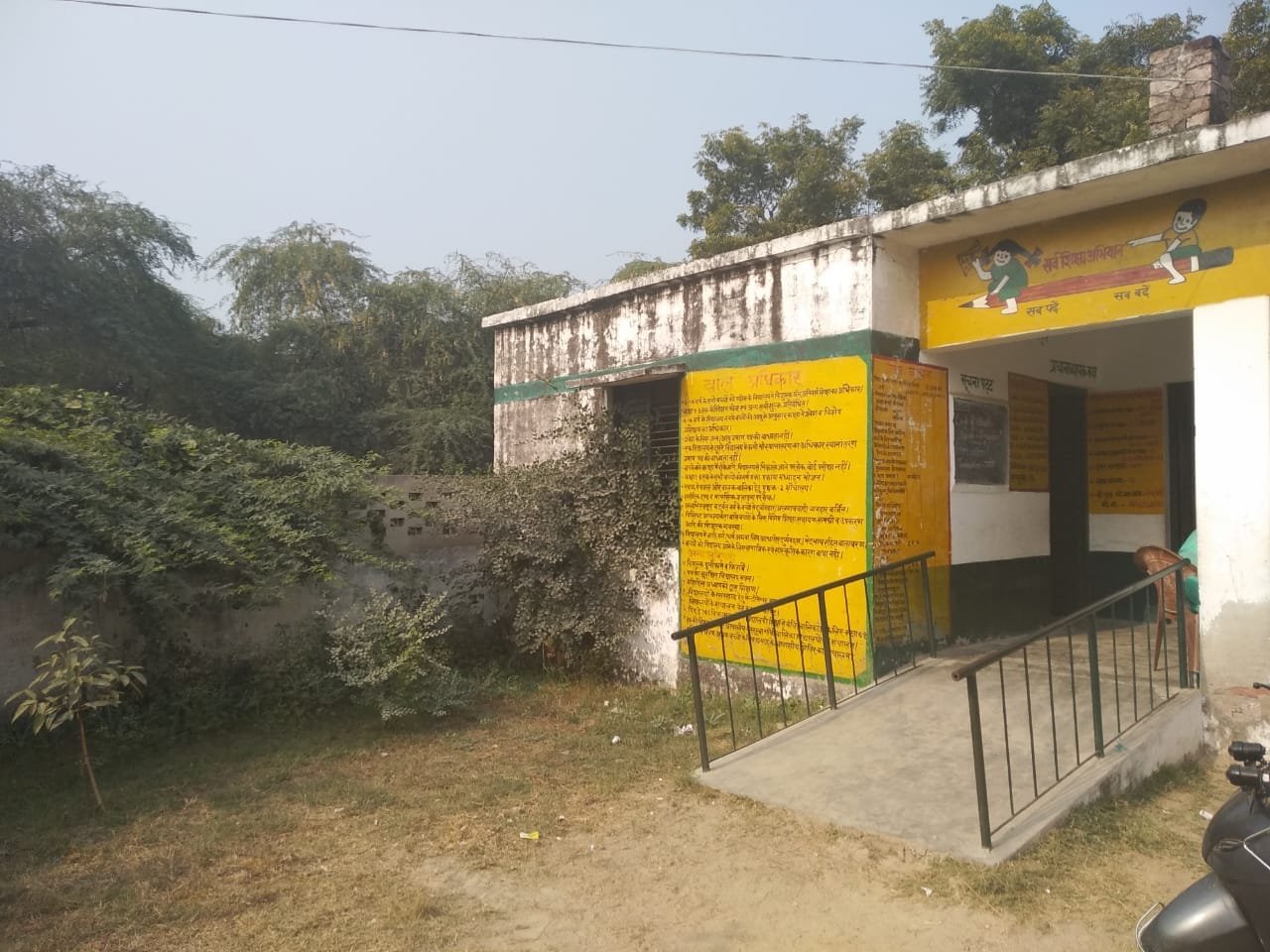 शासन के आदेश के बाद कई प्राइमरी पाठशालाओं को अंग्रेजी माध्यम का घोषित होने के बाद भी नहीं सुधरी खस्ताहाल स्कूलों की हालत | New India Times