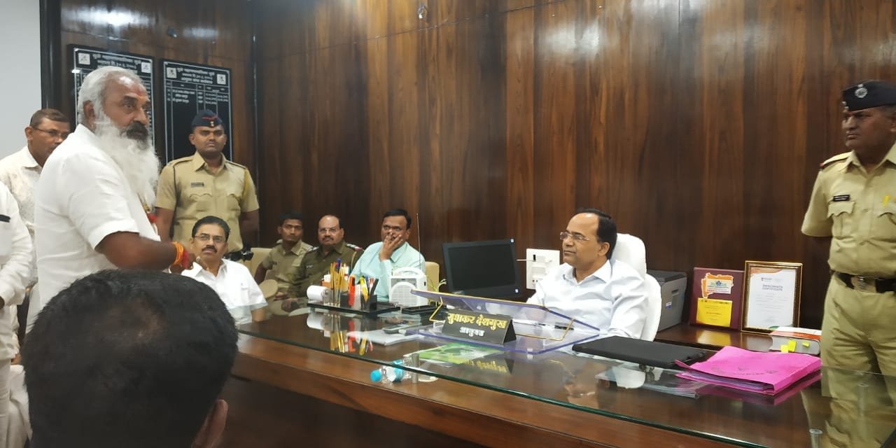 धुलिया मनपा चुनाव में मंत्री गिरीश महाजन पर धनवर्षा के साथ EVM हैकिंग का आरोप लगाते विपक्ष ने किया भाजपा पर हल्लाबोल | New India Times