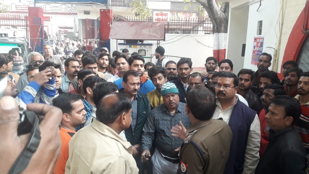 रोडवेज चौकी के सामने मोबाइल शाप में हुई लाखों की चोरी | New India Times