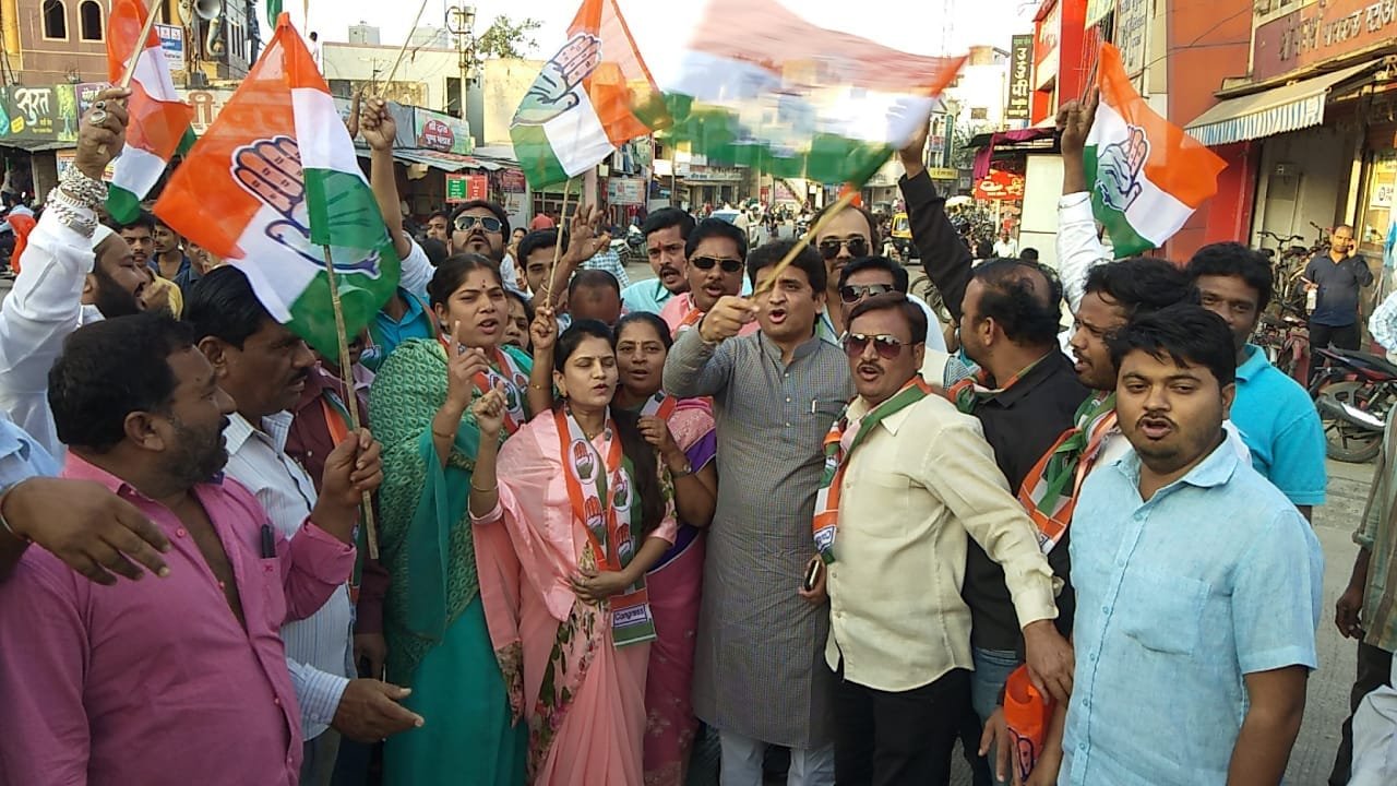 पांच राज्यों के चुनाव परिणाम पर कांग्रेस कार्यकर्ताओं ने यवतमाल में मनाया जश्न | New India Times