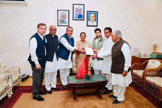 प्रदेश कांग्रेस अध्यक्ष कमलनाथ ने पेश किया सरकार बनाने का दावा | New India Times