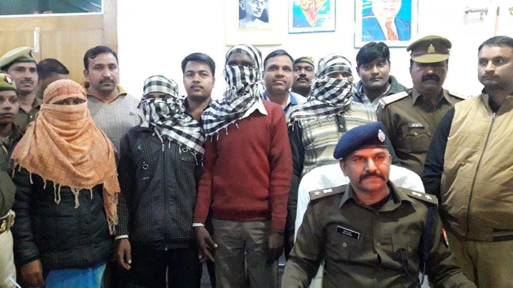 महिला की मदद से लूटमार करने वाले पांच शातिर लुटेरे गिरफ्तार | New India Times