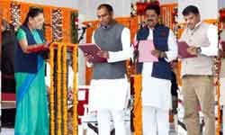 राज्यपाल श्रीमती आनंदीबेन पटेल ने 28 विधायकों को मंत्री पद की दिलाई शपथ | New India Times