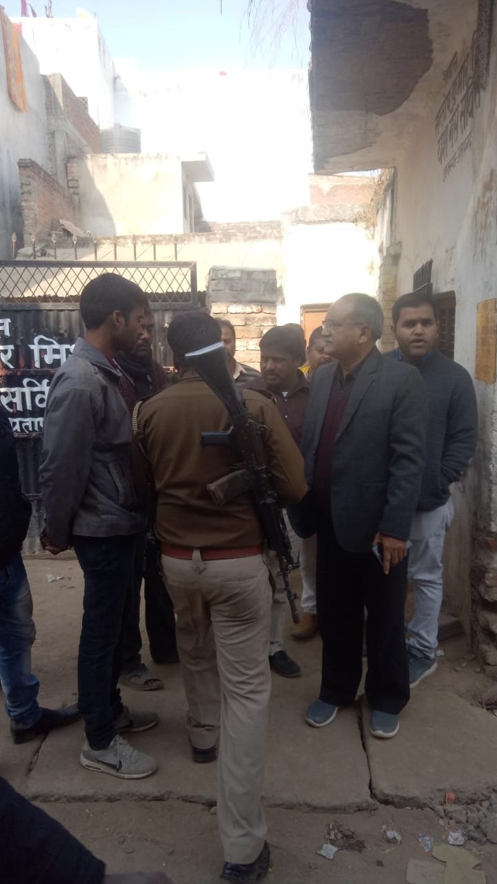 दिन दहाड़े गैस एजेंसी में रिवाल्वर की नोंक पर हजारों की लूट, बेखौफ बदमाश पहले भी दे चुके हैं कई लूट की वारदातों को अंजाम, पुलिस की कार्यशैली पर लग रहा है सवालिया निशान | New India Times