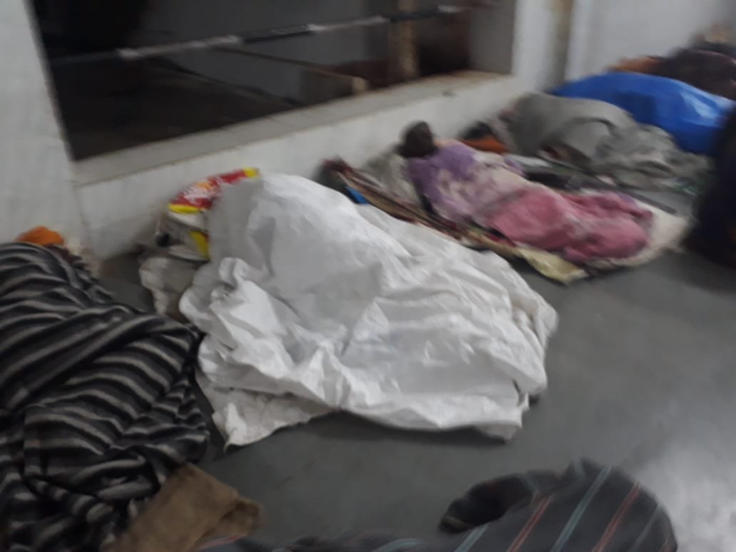 बहराइच में रैन बसेरों का हाल बेहाल, अव्यवस्था के कारण फर्श पर रात गुजारने को मजबूर हैं मुसाफिर व बेघर | New India Times