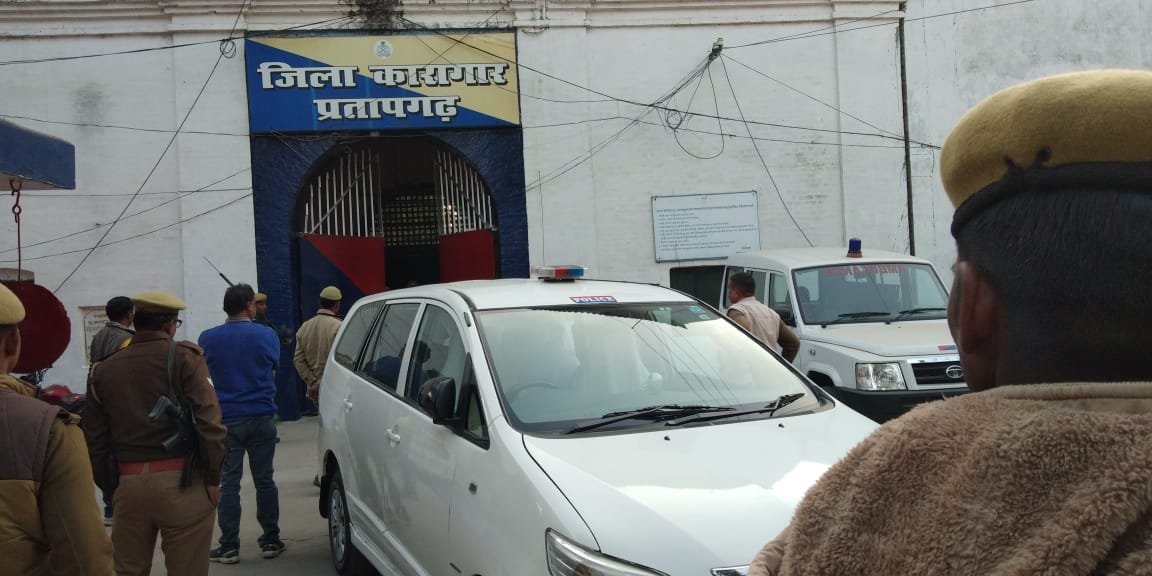 बाइक सवार दो नकाबपोश बदमाशों ने सब्जी खरीद रहे जिला जेल के प्रधान बंदीरक्षक की गोली मारकर की हत्या | New India Times