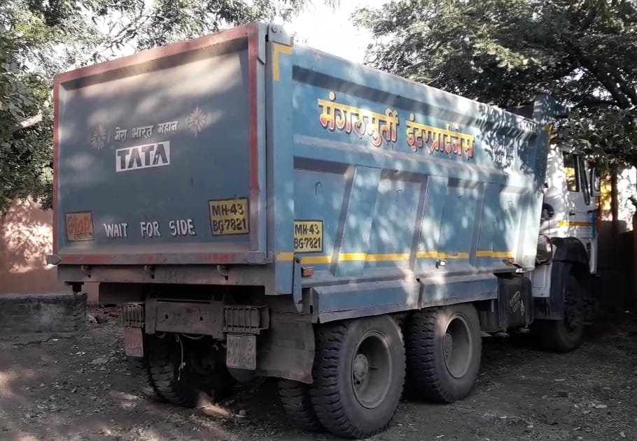 अजंता मार्ग के निर्माणकार्य में हो रहा अवैध गौण खनिज का उपयोग, बुलढाणा एसडीओ ने जप्त किए दो टिप्पर | New India Times