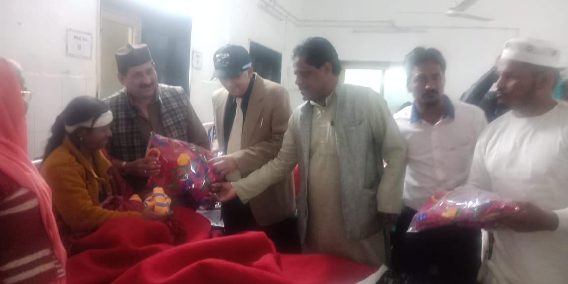 भोपाल मध्य विधान सभा के विधायक आरिफ मसूद ने सुल्तानिया हाॅस्पिटल पहुंच कर मरीजों को दिया कम्बल | New India Times