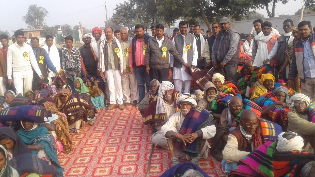 गरीब निराश्रितों को वितरित किए गए कंबल | New India Times