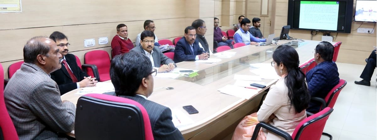 यूरिया का वितरण सहकारी समितियों के माध्यम से ही कराया जायेगा, अपर मुख्य सचिव श्री मीना ने वीडियो कान्फ्रेंस में की विस्तृत समीक्षा | New India Times