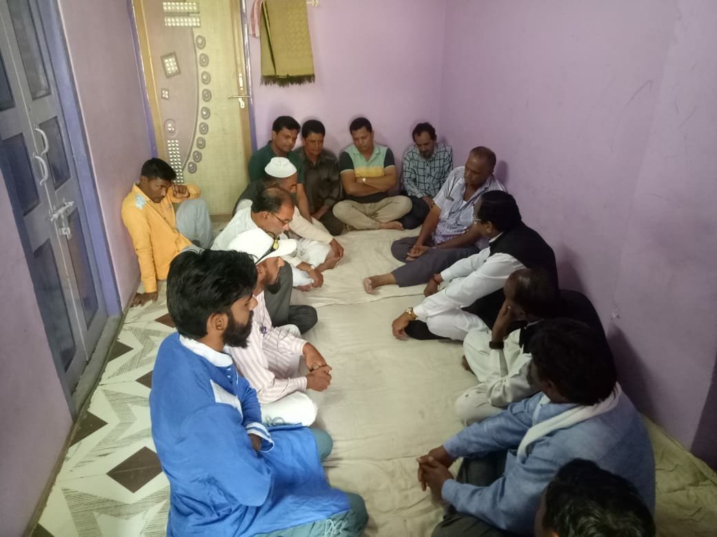 पूर्व सरपंच सुलेमान शेख के घर शोक व्यक्त करने पहुंचे सांसद कांतिलाल भूरिया 2 पूर्व सरपंच सुलेमान शेख के घर शोक व्यक्त करने पहुंचे सांसद कांतिलाल भूरिया | New India Times