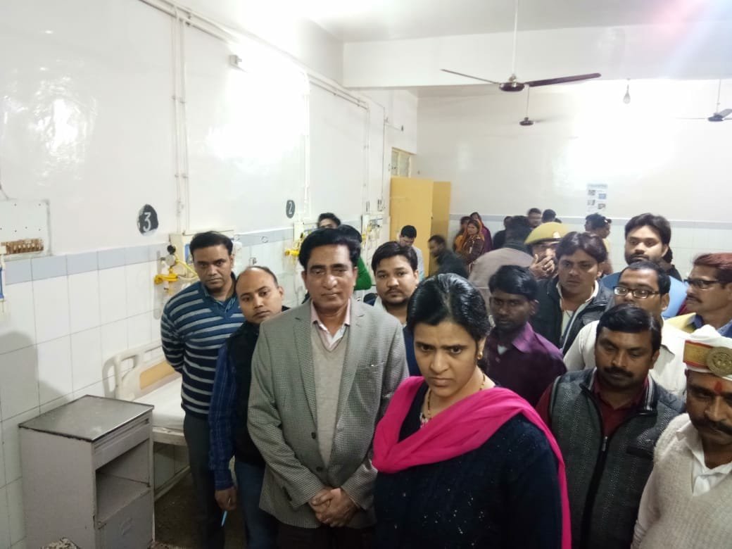 मुख्यमंत्री का दौरा खत्म होते ही जिला अस्पताल में गंदगी ने फिर से पसारा पैर, निरीक्षण के दौरान डीएम का चढ़ा पारा, सीएमएस व सीएमओ को लगाई फटकार 3 मुख्यमंत्री का दौरा खत्म होते ही जिला अस्पताल में गंदगी ने फिर से पसारा पैर, निरीक्षण के दौरान डीएम का चढ़ा पारा, सीएमएस व सीएमओ को लगाई फटकार | New India Times