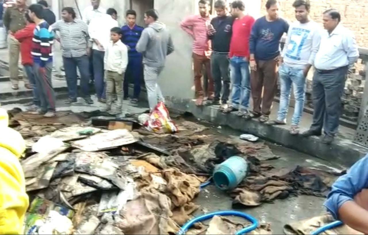किराना दुकान में लगी भीषण आग, लाखों का माल जलकर राख | New India Times