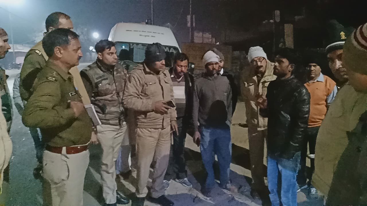 शराब के ठेके पर बियर पी रहे युवक को अज्ञात बदमाशों ने मारी गोली 2 शराब के ठेके पर बियर पी रहे युवक को अज्ञात बदमाशों ने मारी गोली | New India Times