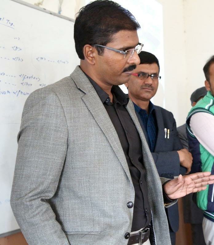 कलेक्टर एवं जिला निर्वाचन अधिकारी ने गणना पर्यवेक्षक-सहायक-माईक्रो आब्र्जवर एवं मतगणना अभिकर्ताओं के प्रशिक्षण में पहुंचकर दिया मार्गदर्शन 2 कलेक्टर एवं जिला निर्वाचन अधिकारी ने गणना पर्यवेक्षक-सहायक-माईक्रो आब्र्जवर एवं मतगणना अभिकर्ताओं के प्रशिक्षण में पहुंचकर दिया मार्गदर्शन | New India Times