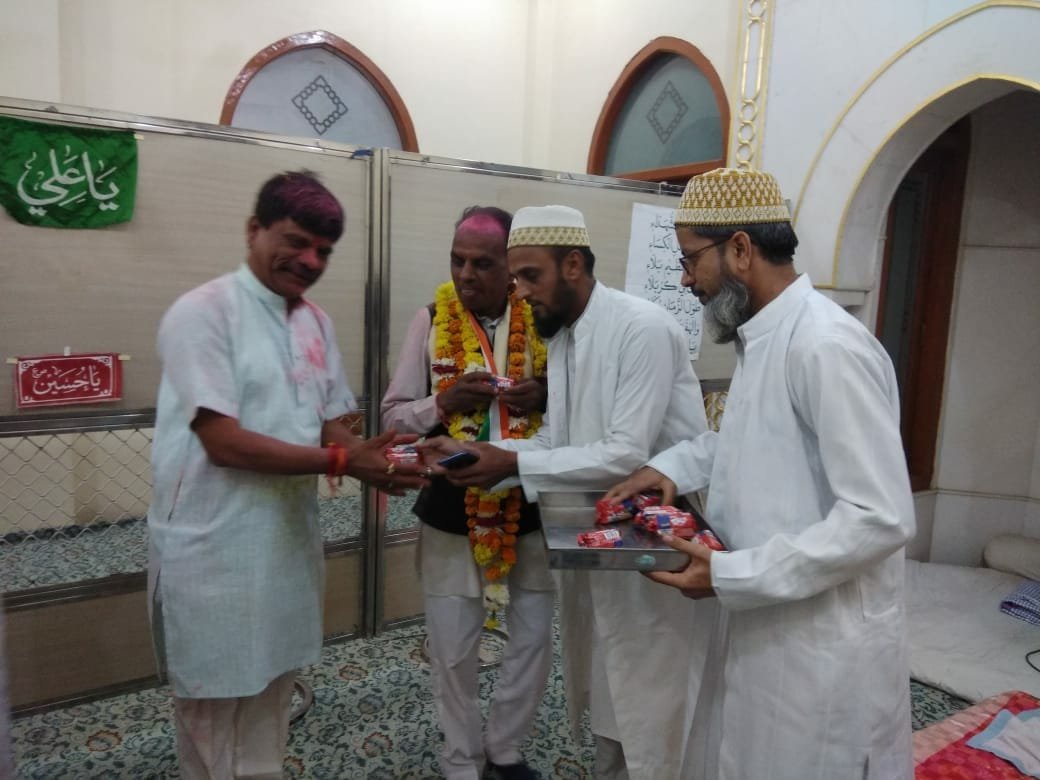 कांग्रेस के जीत का कांग्रेसियों ने मनाया जश्न, बोहरा समाज ने भी विजयी कांग्रेसी विधायक वीरसिंह भूरिया का किया स्वागत 3 कांग्रेस के जीत का कांग्रेसियों ने मनाया जश्न, बोहरा समाज ने भी विजयी कांग्रेसी विधायक वीरसिंह भूरिया का किया स्वागत | New India Times