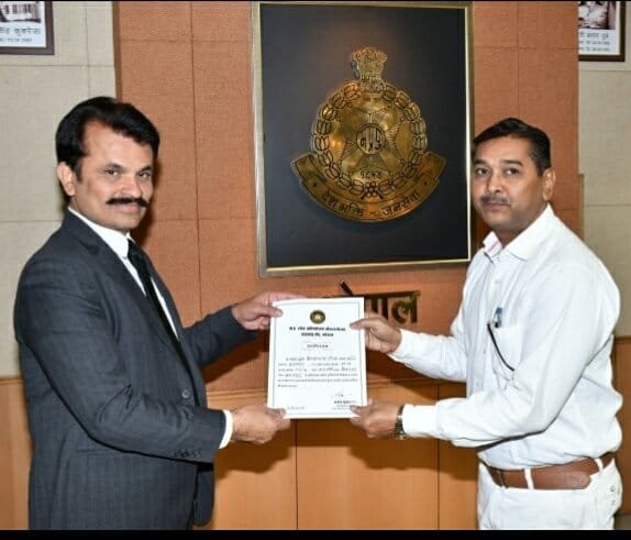 न्यायालय के समक्ष अभियोजन का पक्ष मज़बुती से रखने पर जिला अभियोजन अधिकारी श्री कैलाशनाथ गौतम भोपाल में हुए सम्‍मानित | New India Times