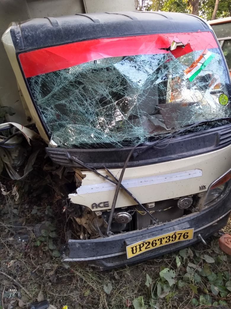 मैलानी भीरा रोड पर कार और छोटा हाथी टेंपो में हुई भीषण टक्कर, आठ जख्मी, दो की हालत गंभीर | New India Times