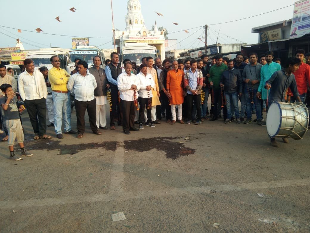 केवलारी विधानसभा सीट से जीत के जश्न में सरदार वल्लभ भाई पटेल को श्रद्धांजलि देना भूल गये छपारा भाजपा मंडल पदाधिकारी | New India Times