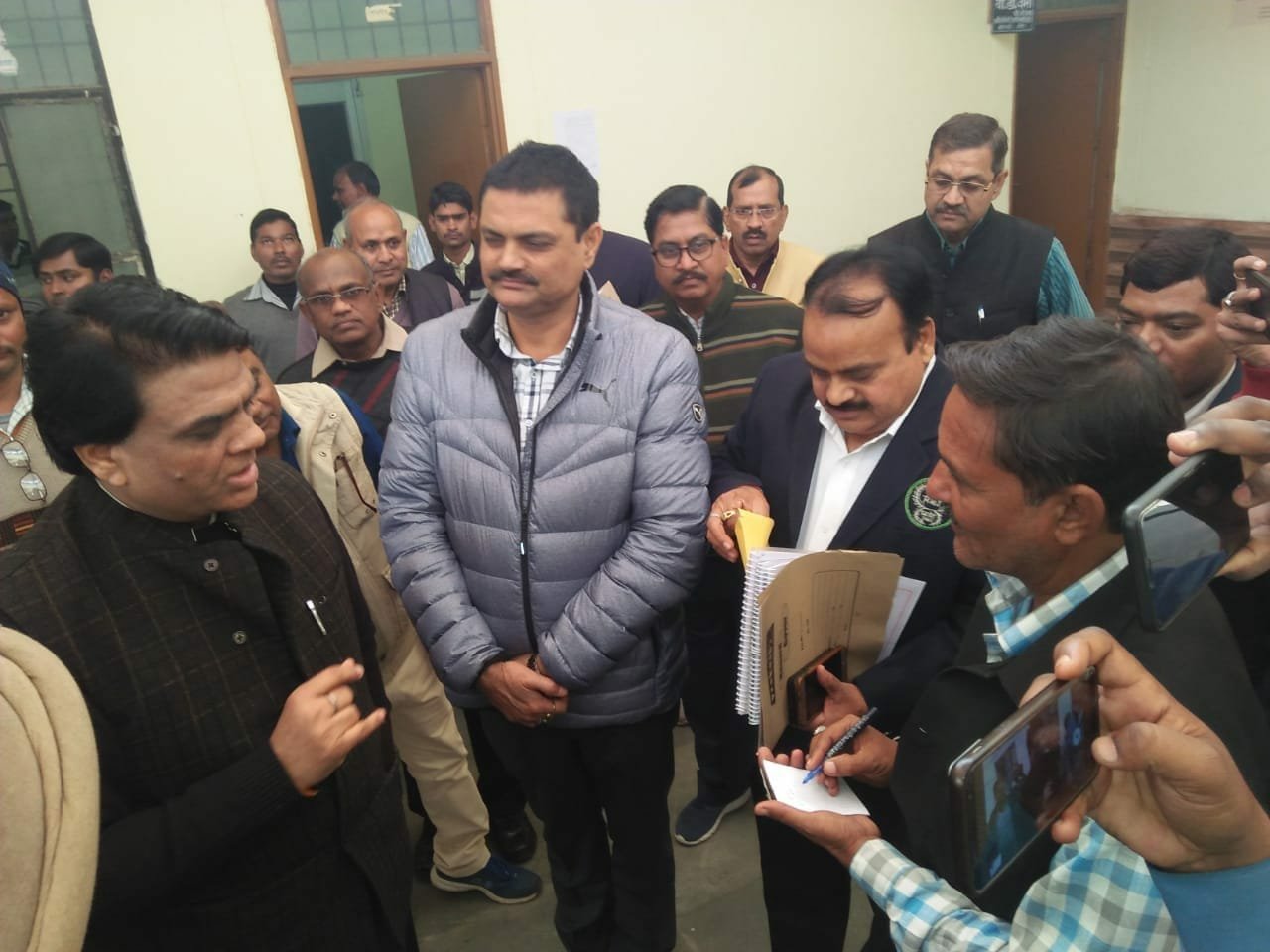 औचक निरीक्षण करने पहुंचे राजस्व व श्रम विभाग के सचिव | New India Times